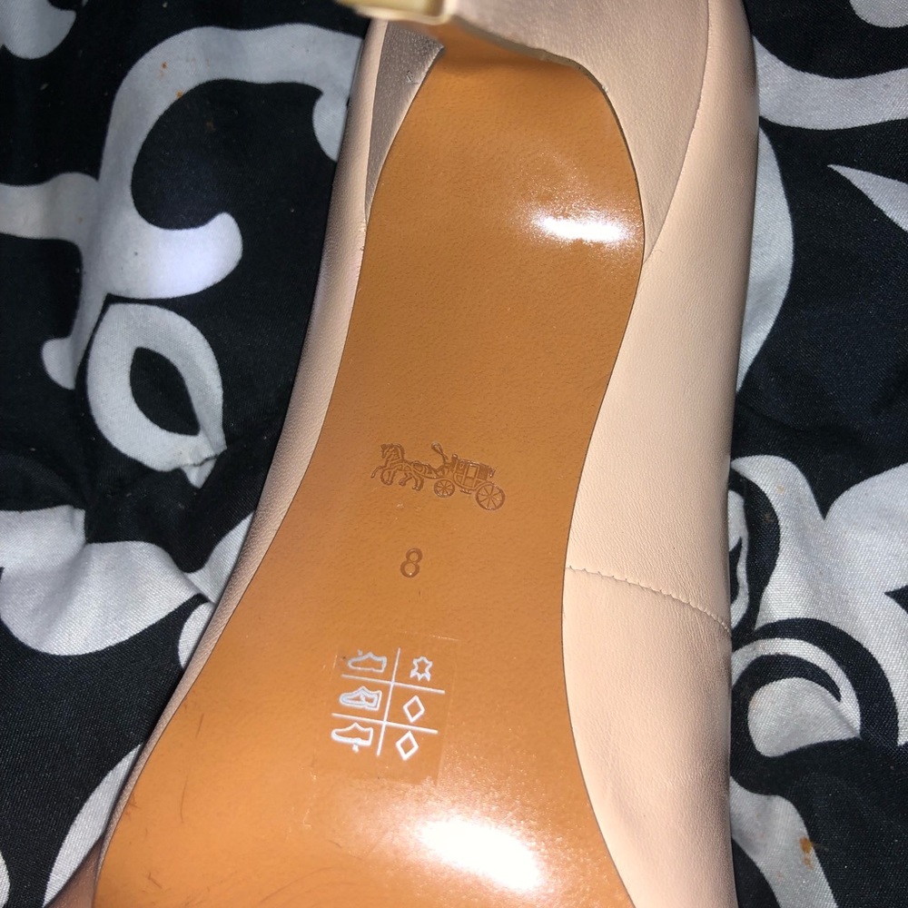 Traded ❤️coach heels 💕❤️Brand new with out box - Picture 7 of 8